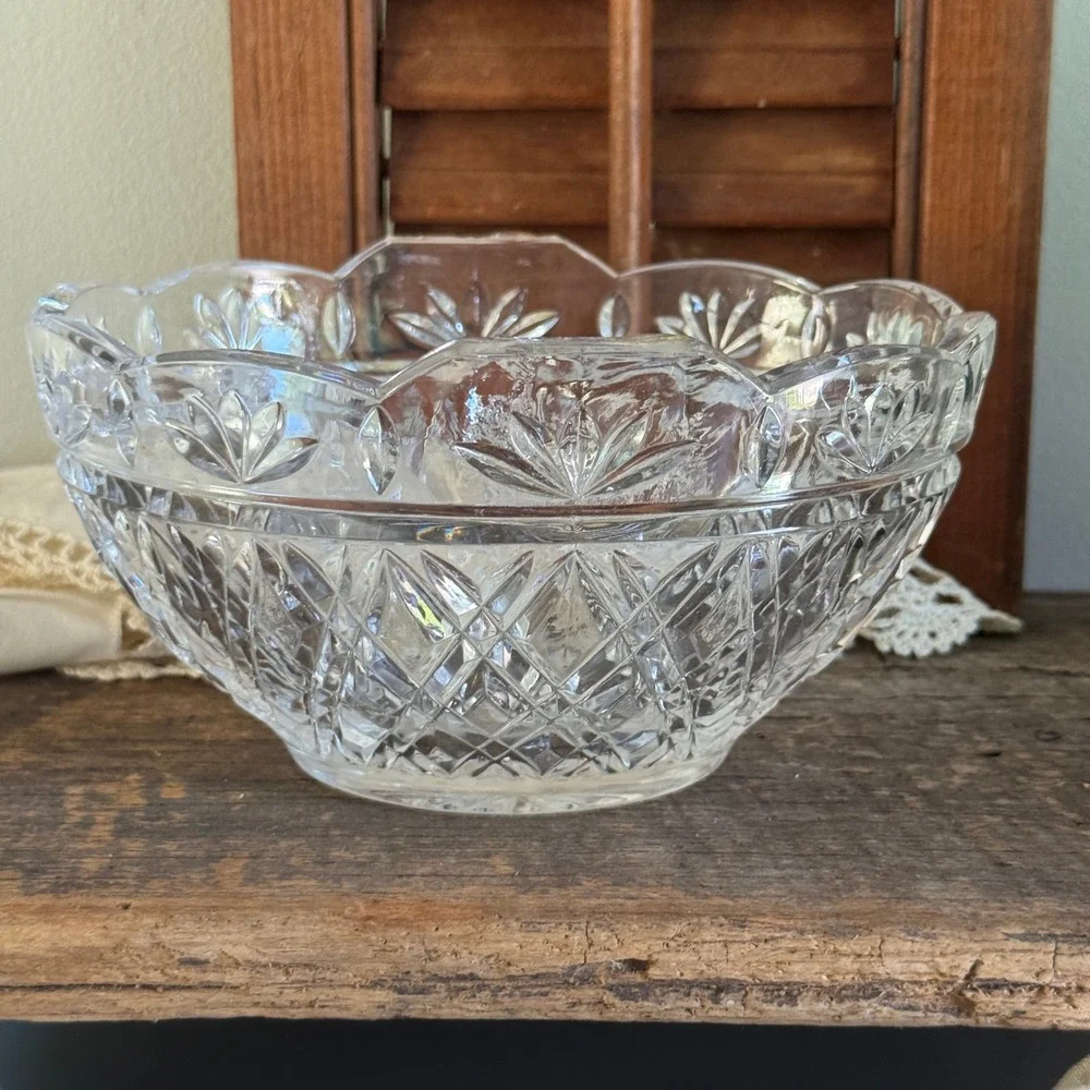 Vintage Pressed Glass Scalloped Serving Bowl Diamond Point Starburst 6.5 Inch